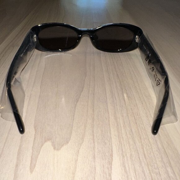 NWT Vogue Sunglasses VO5582S Black Smoke Oval Shape One Size - Picture 9 of 12